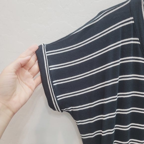 💕 Banana Republic Blouson Dress Striped Black White V-Neck Size Small Petite - Picture 8 of 12